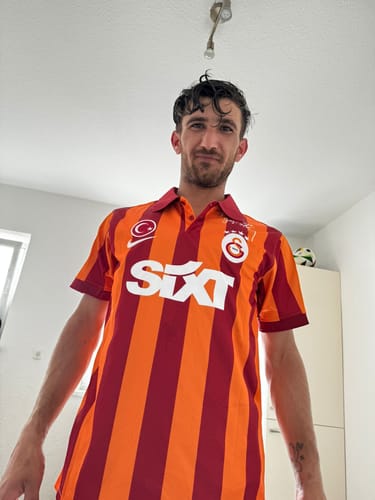 Customer photo review of Galatasaray - Turkiye Cumhuriyeti 100.Yil Ozel Seri Futbol Formasi