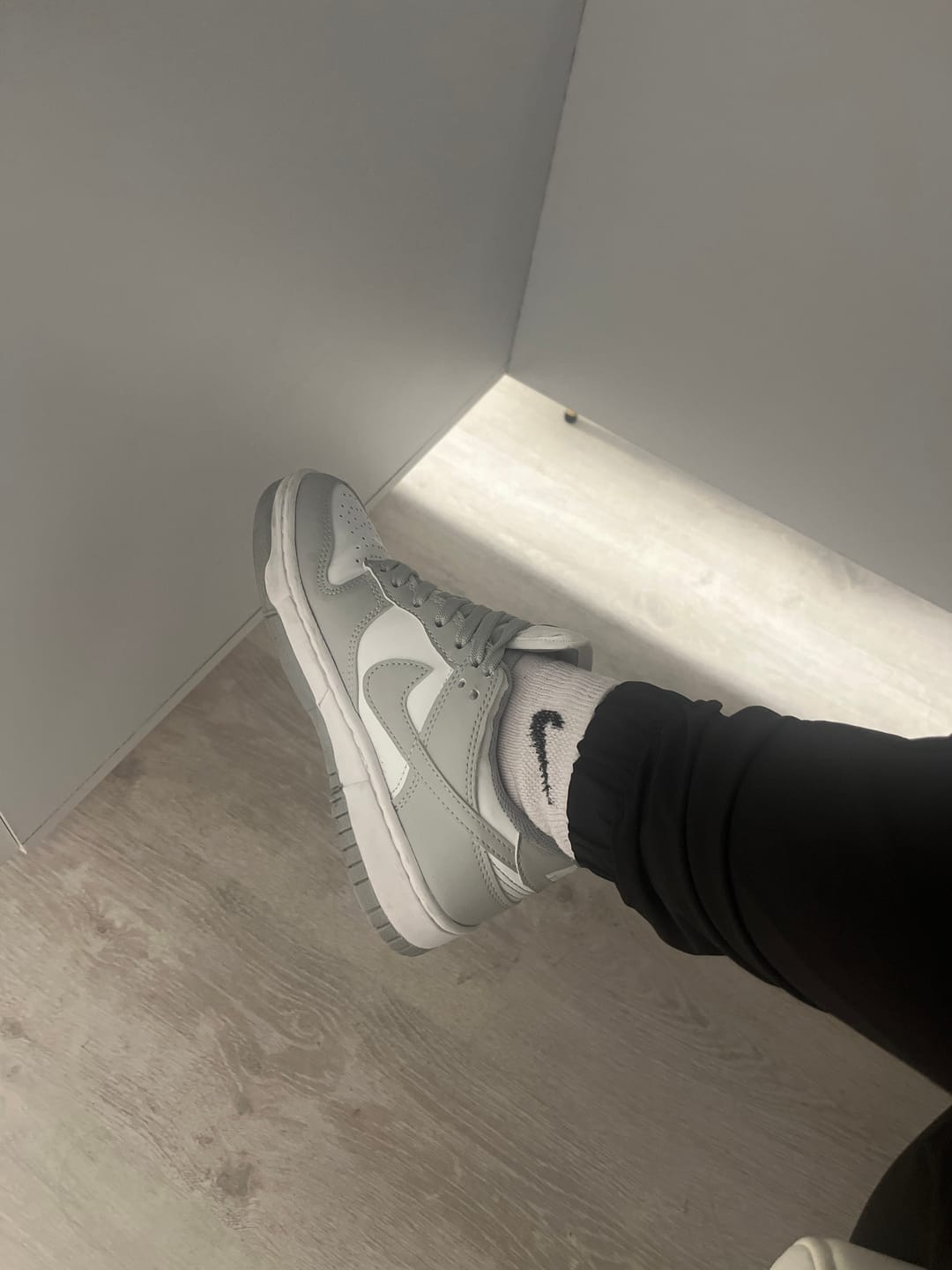Customer photo review of Tenis Dunk Low Blanco Gris
