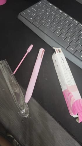 Customer photo review of Crayon de Maquillage 4-en-1 : Tout ce dont vous avez besoin, en un seul outil !