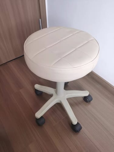 Customer photo review of Swivel Adjustable Height Bar Stool Hairdresser Chair