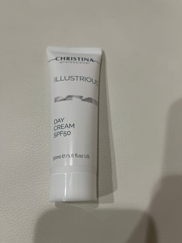 Customer photo review of イラストリアスデイクリームSPF50