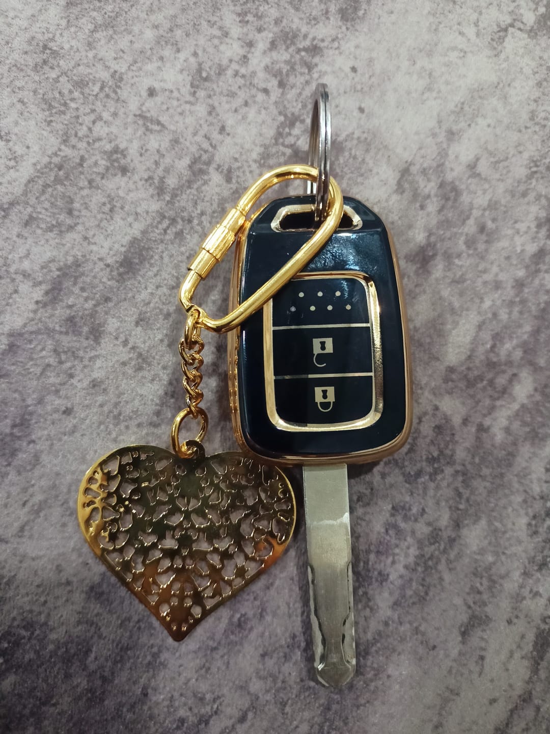 Customer photo review of Keychain Butterfly - Goldplated