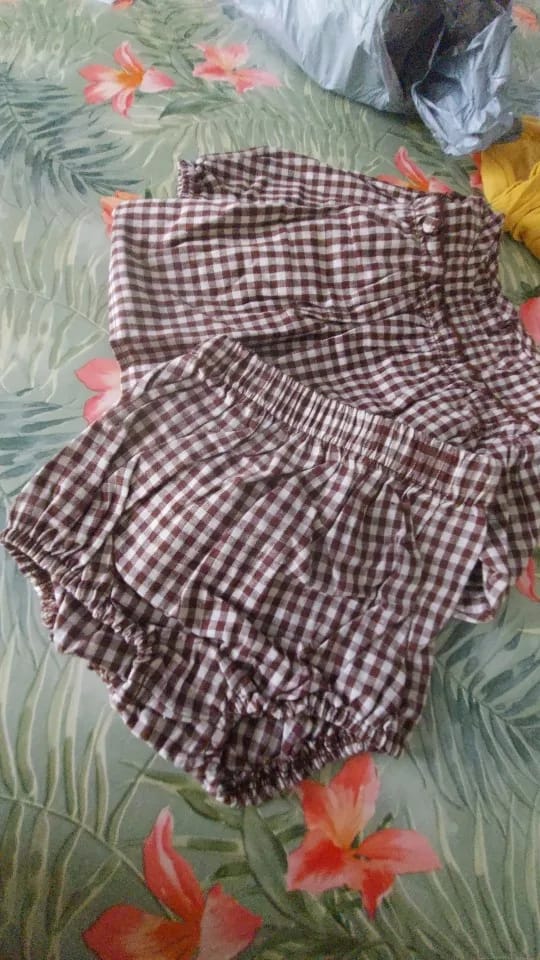 Customer photo review of Plaid Balloon Sleeve Linen Bloomer Set