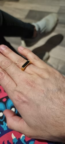Reseña con foto de un cliente sobre Anillo Black Hades Oro
