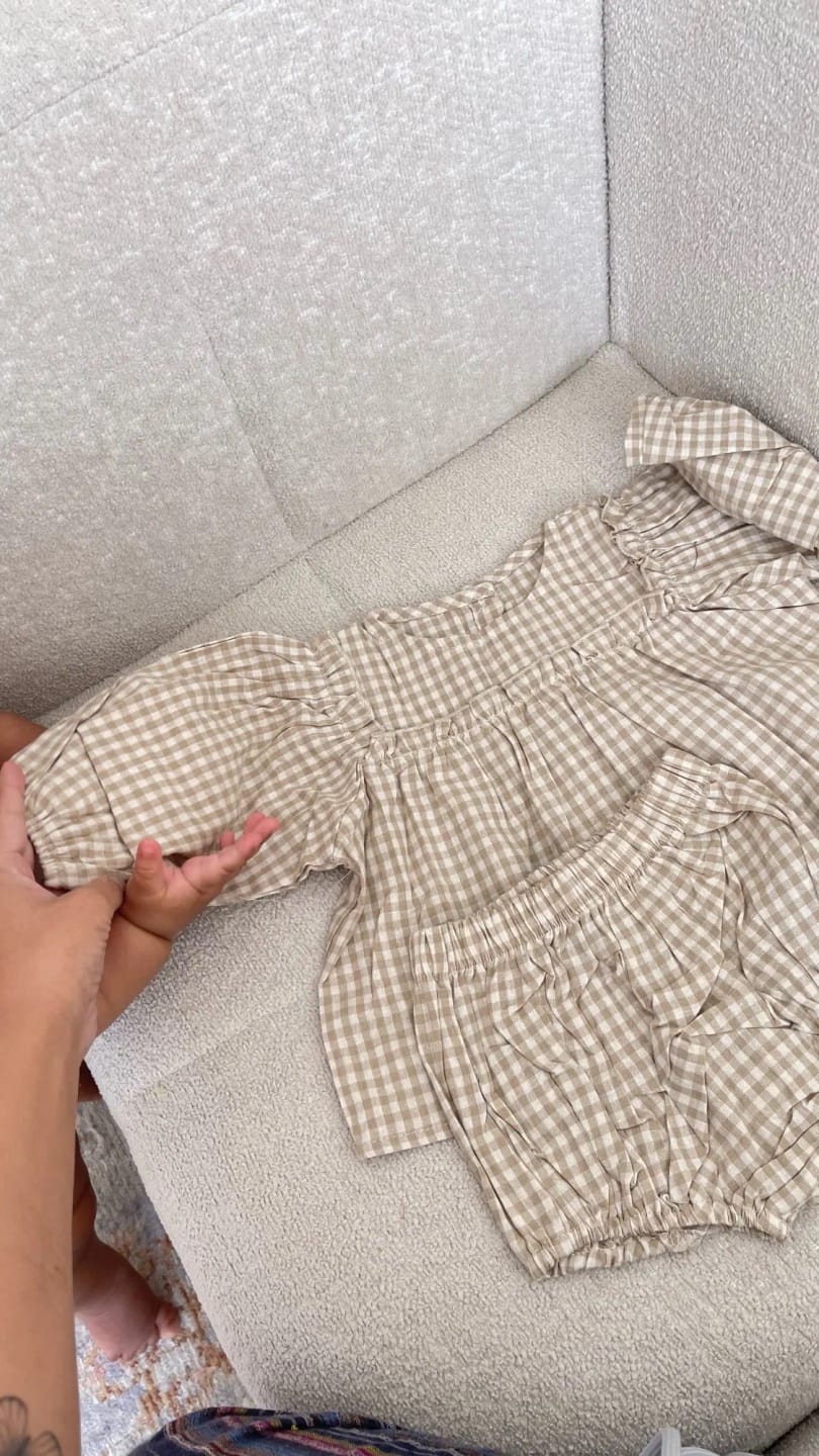 Customer photo review of Plaid Balloon Sleeve Linen Bloomer Set