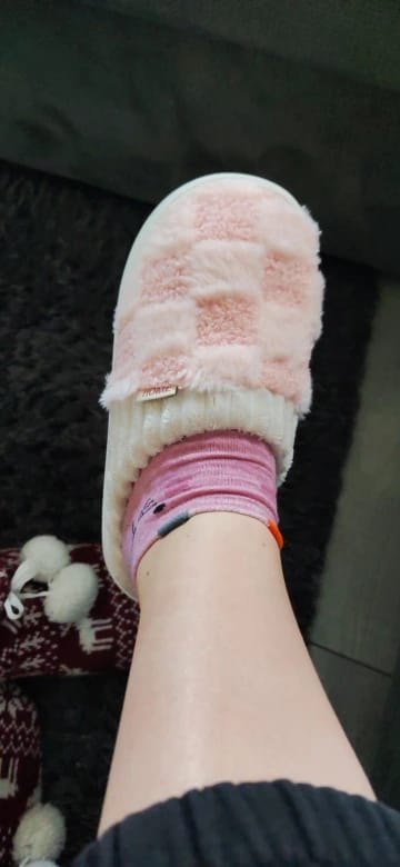 Customer photo review of Nordic Fluffy Slippers