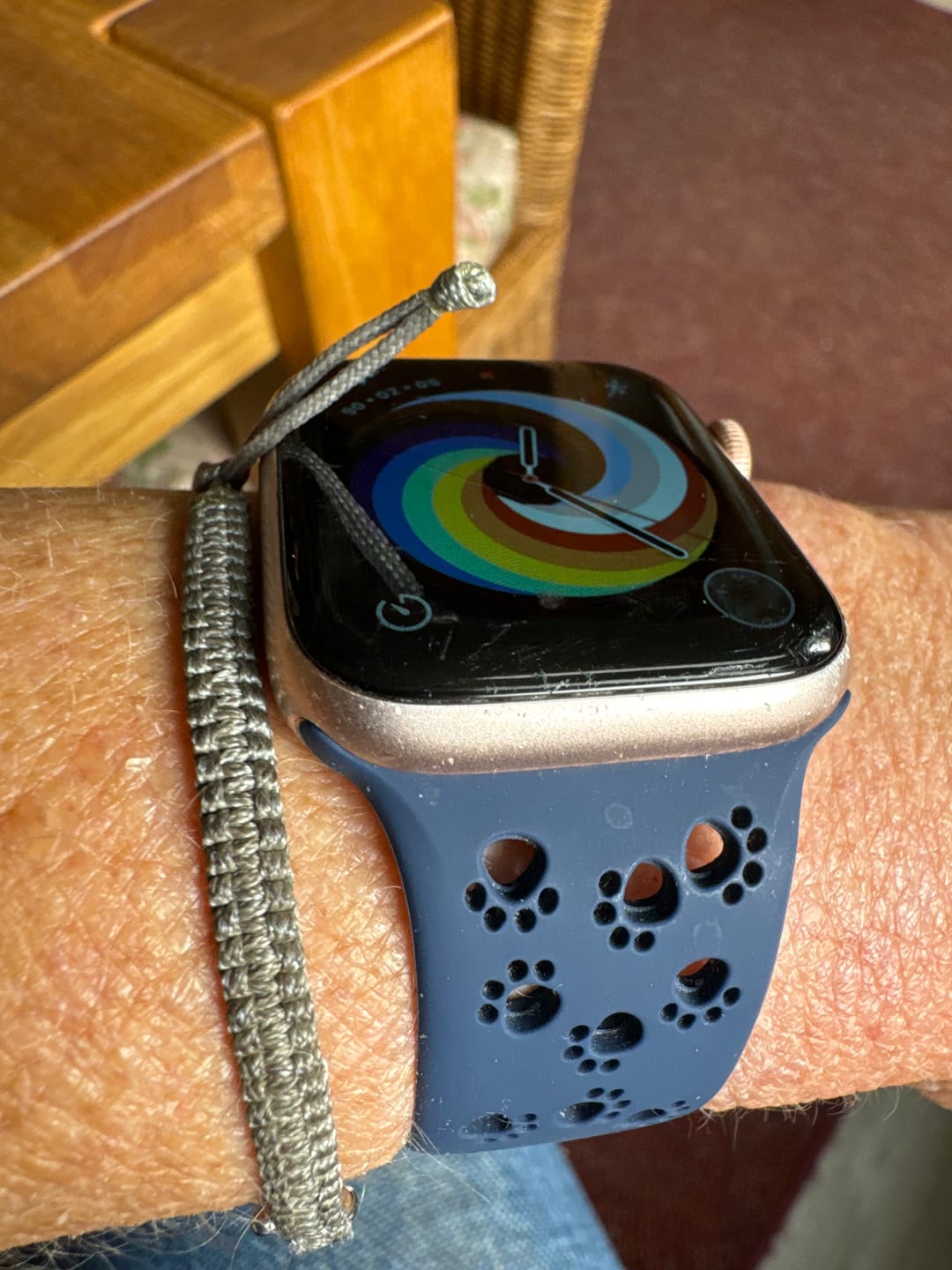 Customer photo review of Apple Watch Silikonband "Pfoten"