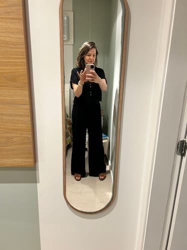 Luciana N. review of Calça Pantalona de Linho Graviola Preta image 1 out of 1