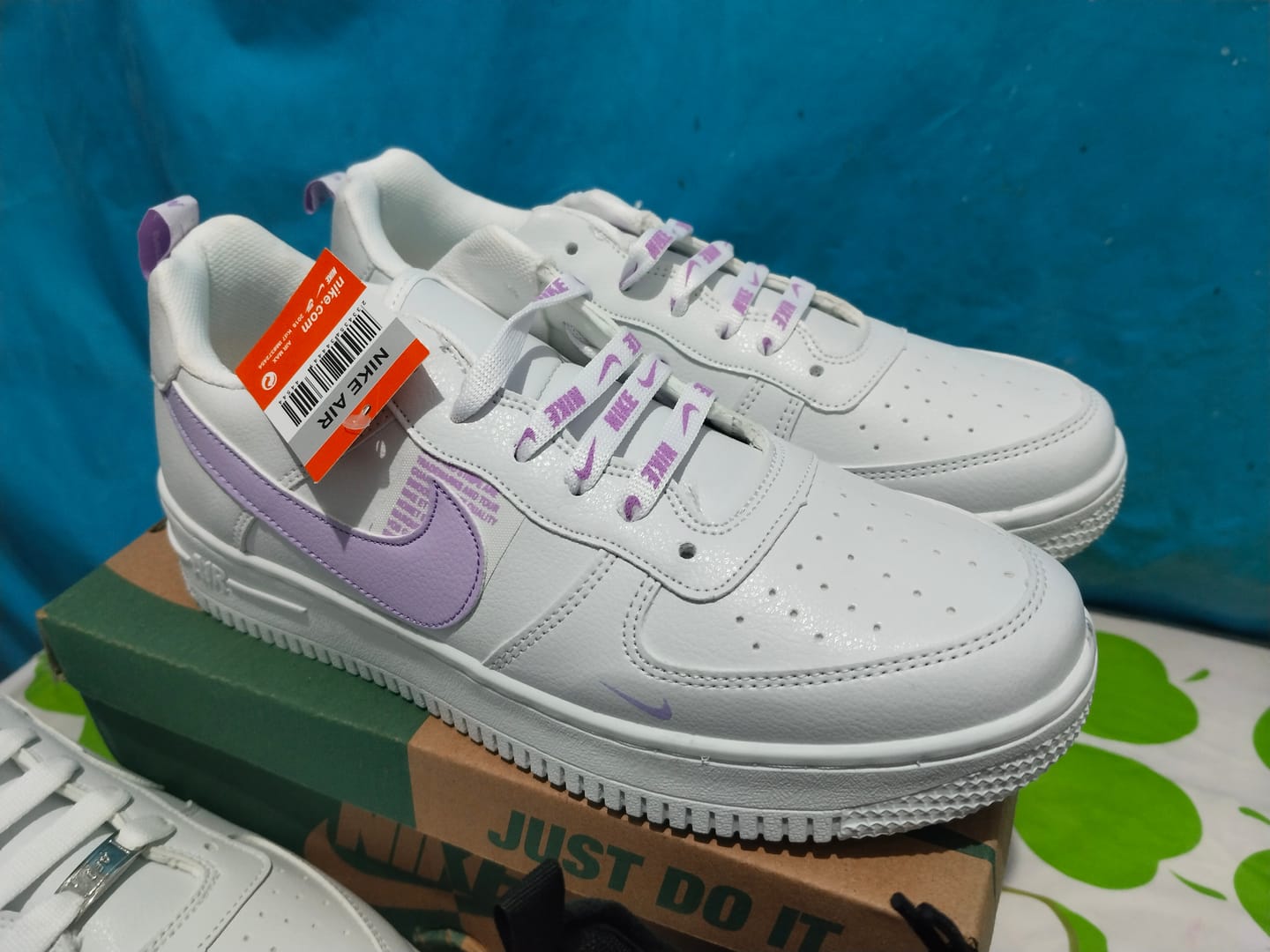 Customer photo review of Tenis 275 Blanco Lila
