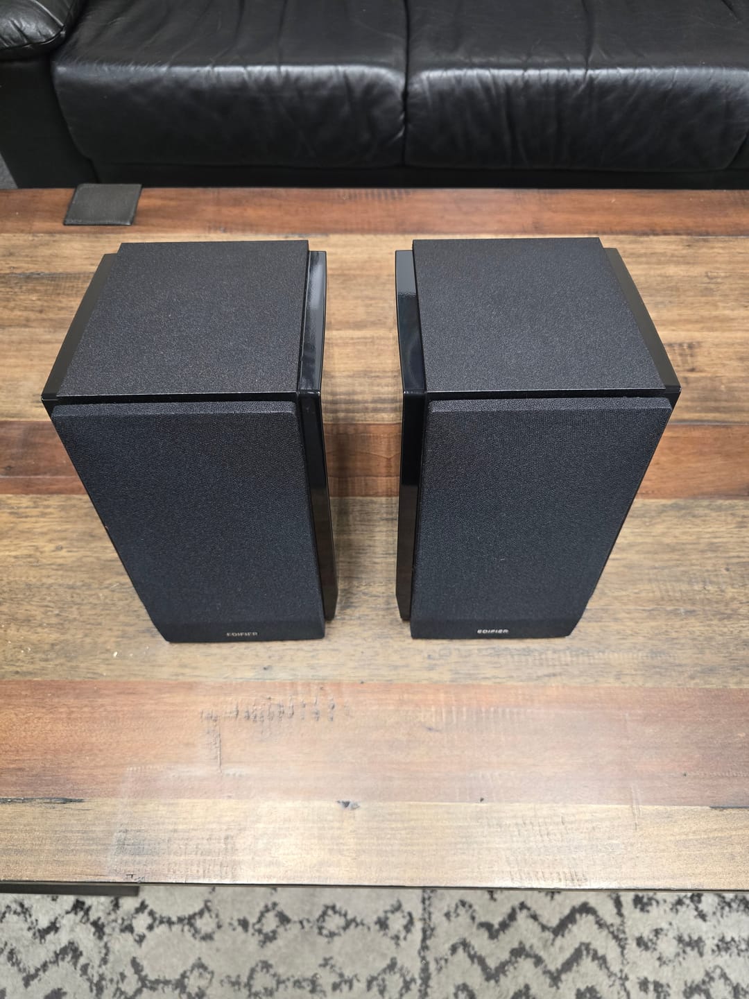 Customer photo review of R1850DB Bookshelf Speakers Bookshelf Speakers with Subwoofer Out