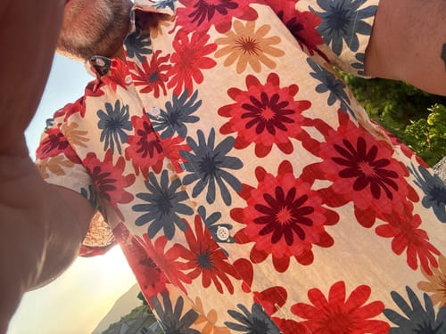 Customer photo review of Chemise hawaïenne boutonnée à manches courtes pour hommes