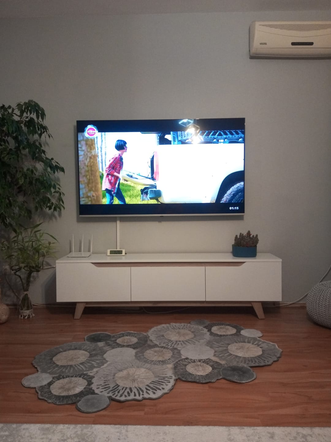Customer photo review of Rani D1 Tv Ünitesi Modern Ayaklı Tv Sehpası 180 cm  Beyaz - Sepet Ceviz