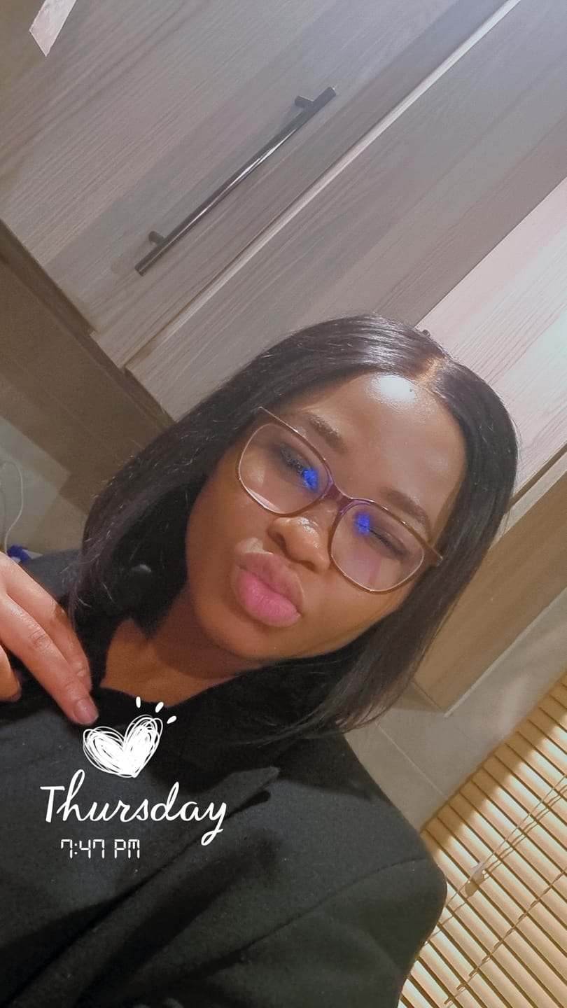 Customer photo review of DIDI - Peruvian Double Drawn Lace Wig 10"