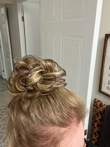 Customer photo review of JuvaBun Small Messy Bun