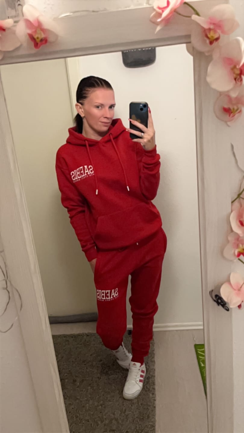 Customer photo review of Lifestyle Damen Jogginghose rot mit Stickerei by SAEBIS®