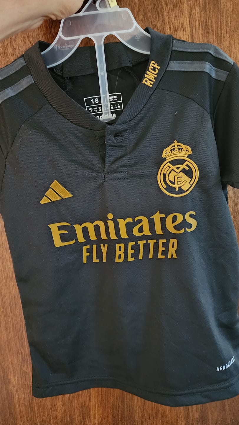 Customer photo review of Conjunto Real Madrid 23/24 - Visitante