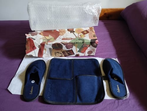 Customer photo review of Estuche con zapatilla de viaje Salemera rizo hombre