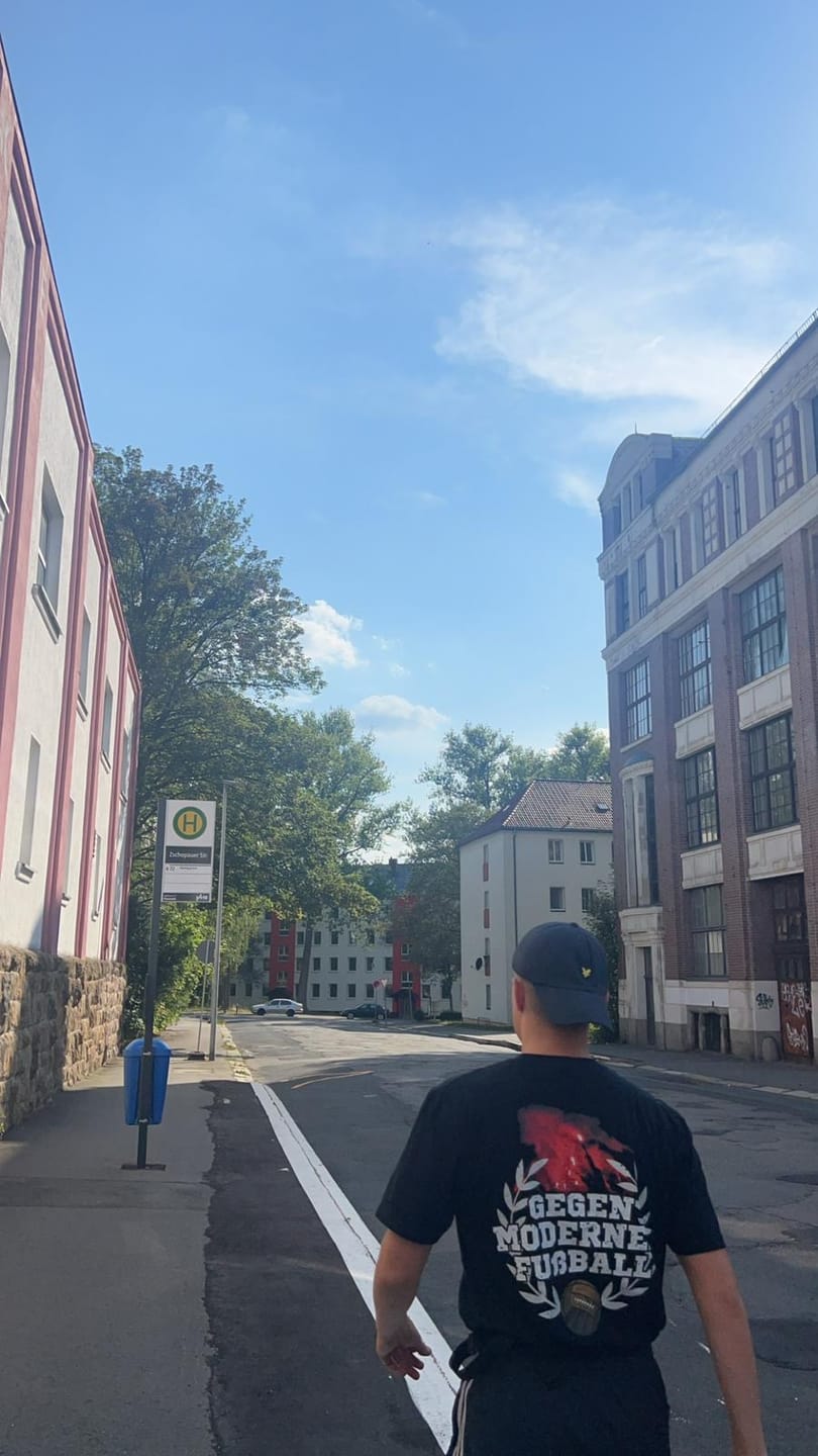 Customer photo review of Gegen Modernen Fußball - Shirt (Backprint / Rückenaufdruck)