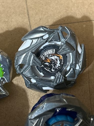 Customer photo review of Beyblade X BX-33 Booster Weiss Tiger 3-60U