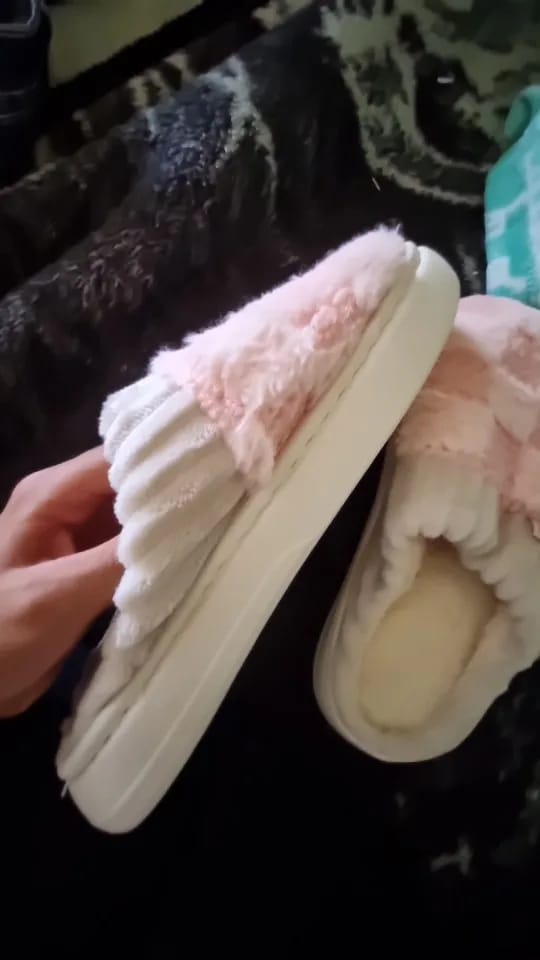 Customer photo review of Nordic Fluffy Slippers