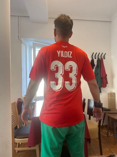 Customer photo review of Kenan YILDIZ Turkey Turkiye Euro 2024 Avrupa Sampiyonasi Futbol Formasi Jersey Trikot Maillot