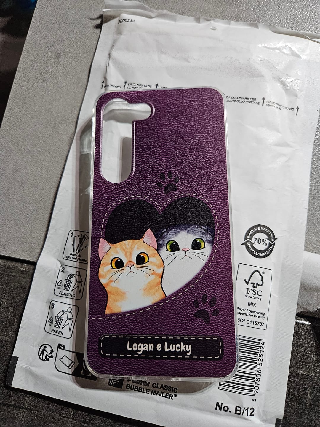 Customer photo review of Gatto con cuore aspetto similpelle - Custodia per il telefono personalizzata