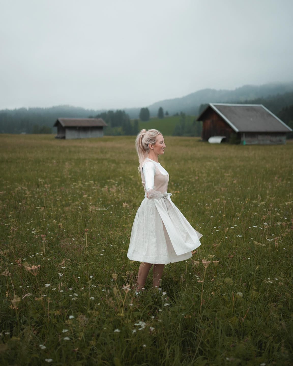 Customer photo review of Damen Schwarz Gerader Ausschnitt Dirndl