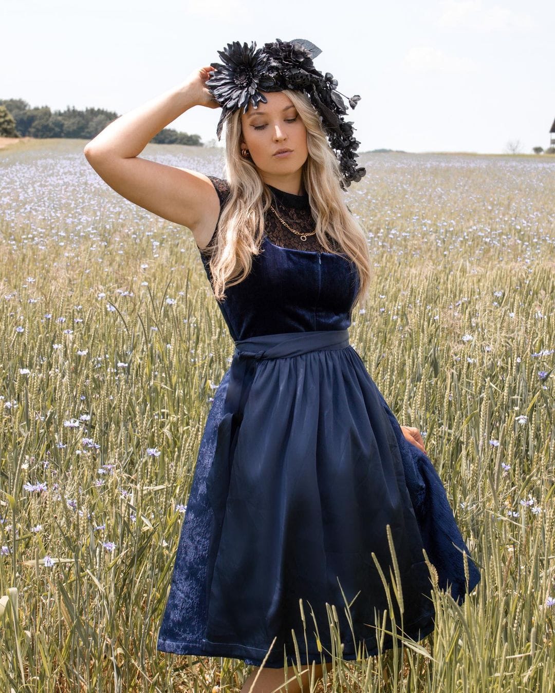 Customer photo review of Damen Schwarz Gerader Ausschnitt Dirndl