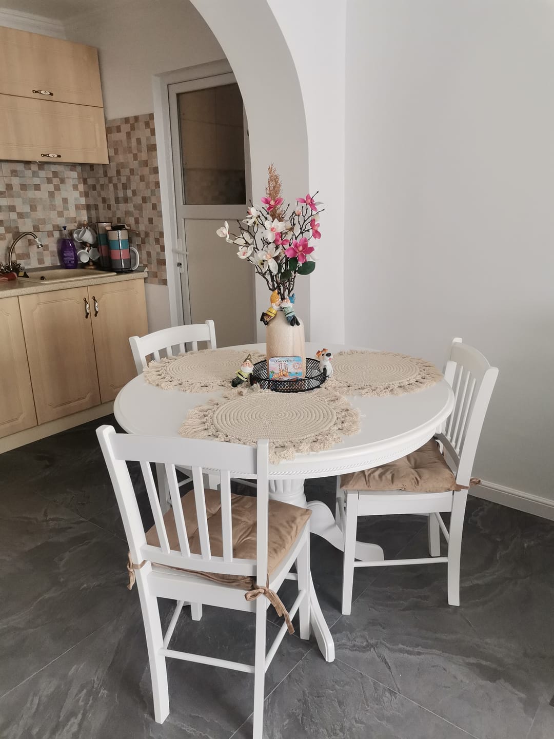 Customer photo review of Masa extensibila OLIVIA, alb, 106/141X106X76 cm