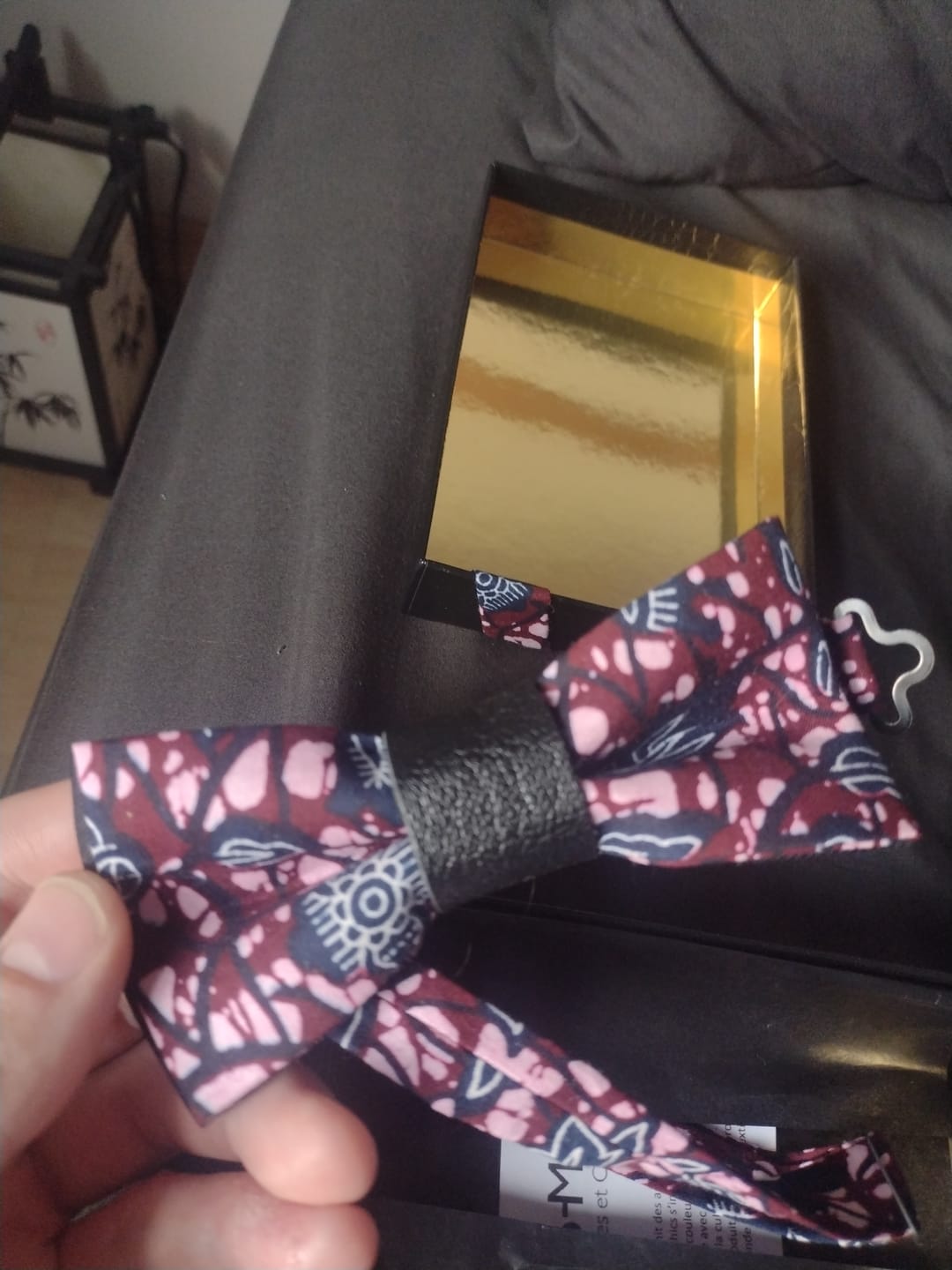 Customer photo review of Noeud papillon bourgogne et bleu - cuir recyclé noir