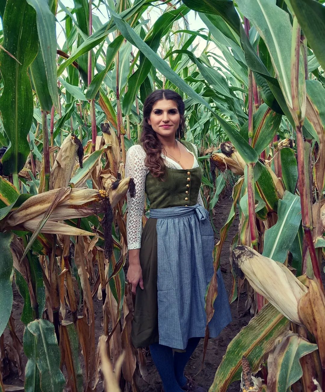 Customer photo review of Damen Schwarz Gerader Ausschnitt Dirndl