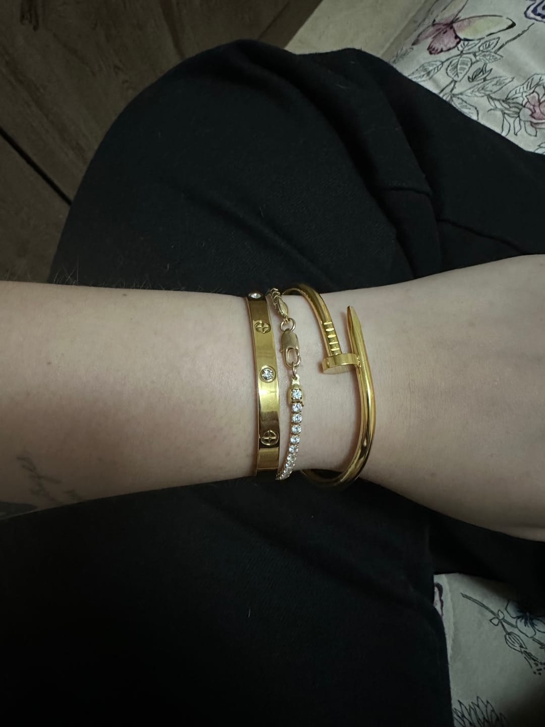 Customer photo review of Bracelete Pedras de Glamour Banhado em Ouro 18k