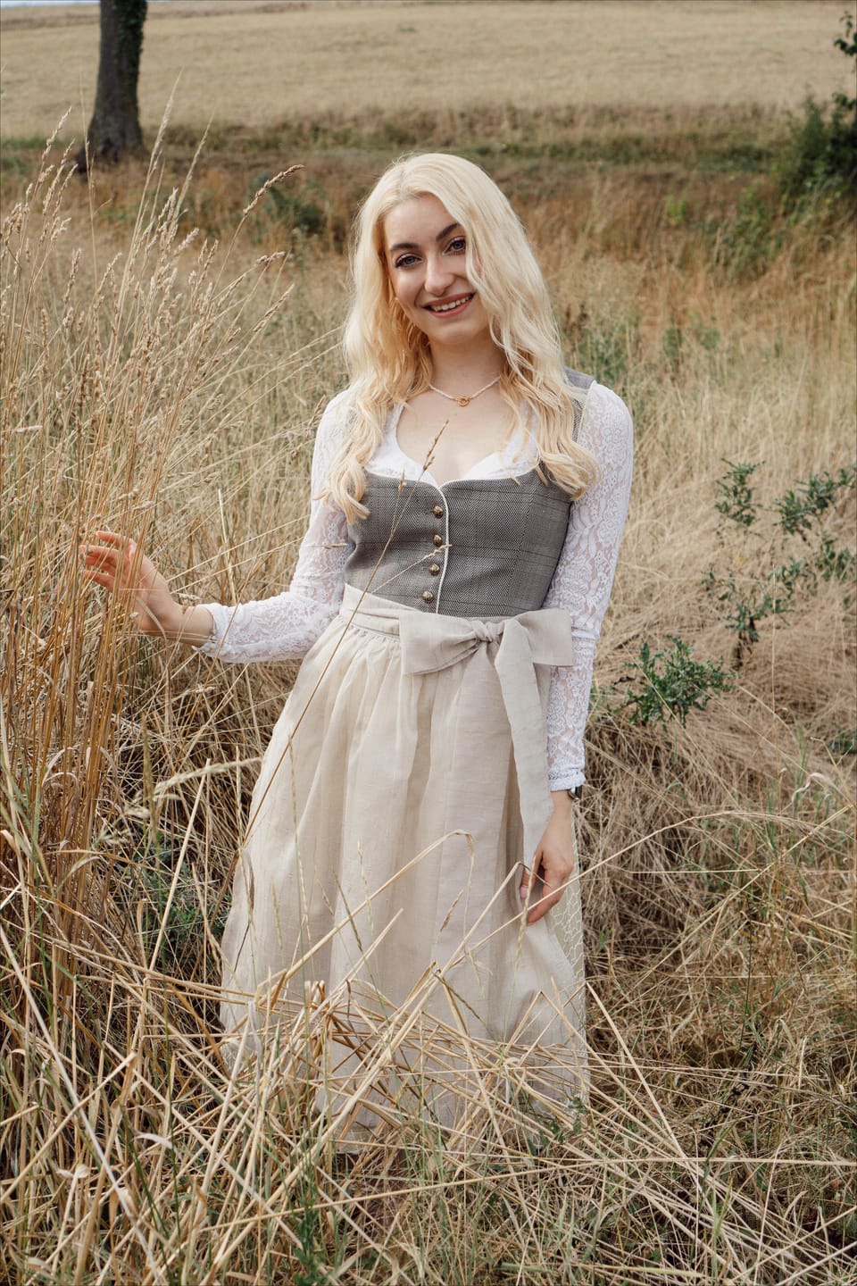 Customer photo review of Damen Schwarz Gerader Ausschnitt Dirndl