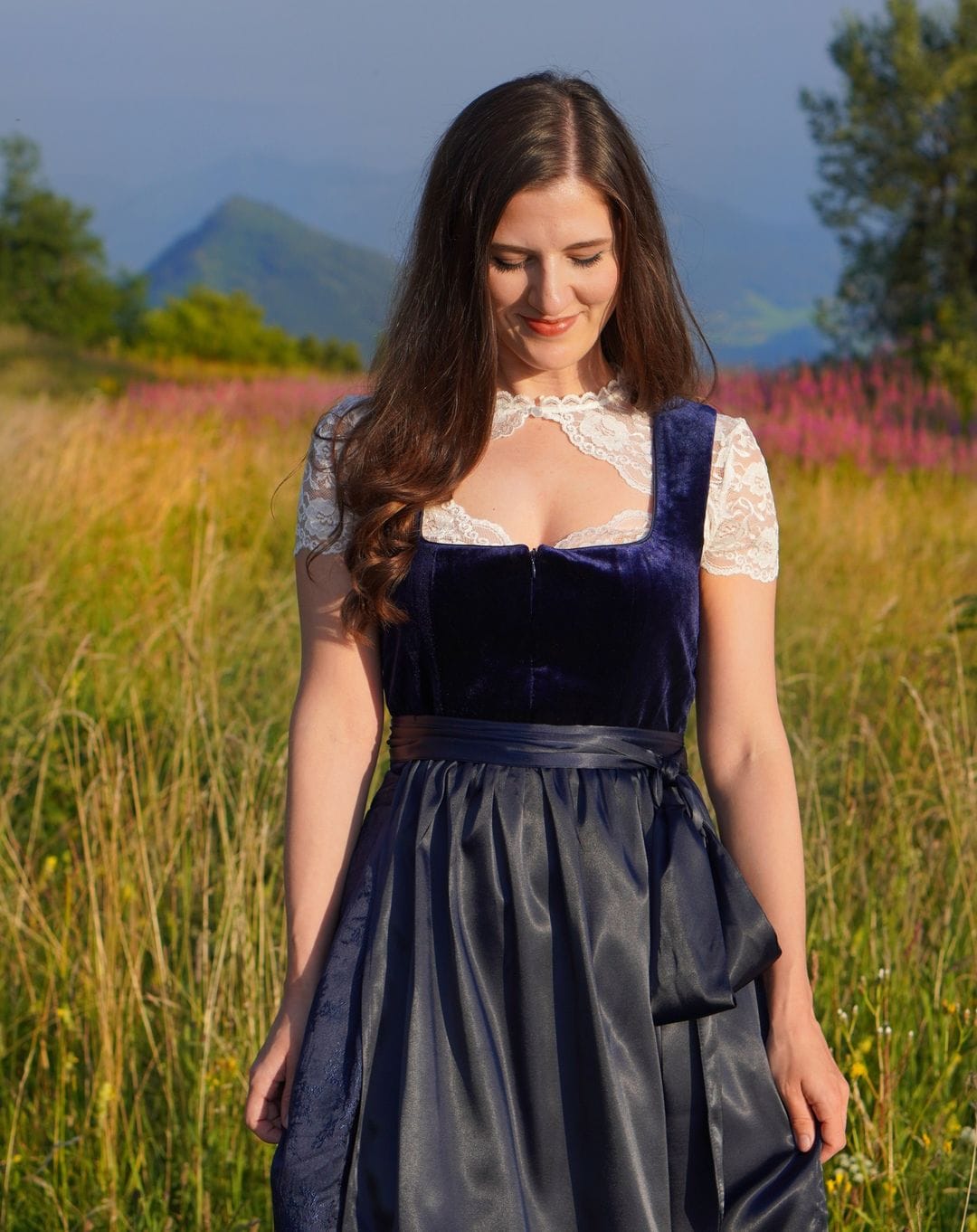 Customer photo review of Damen Schwarz Gerader Ausschnitt Dirndl