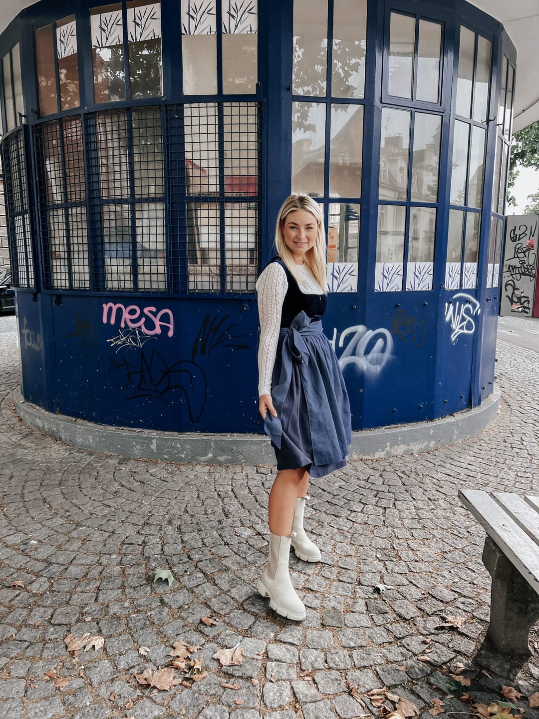 Customer photo review of Damen Schwarz Gerader Ausschnitt Dirndl