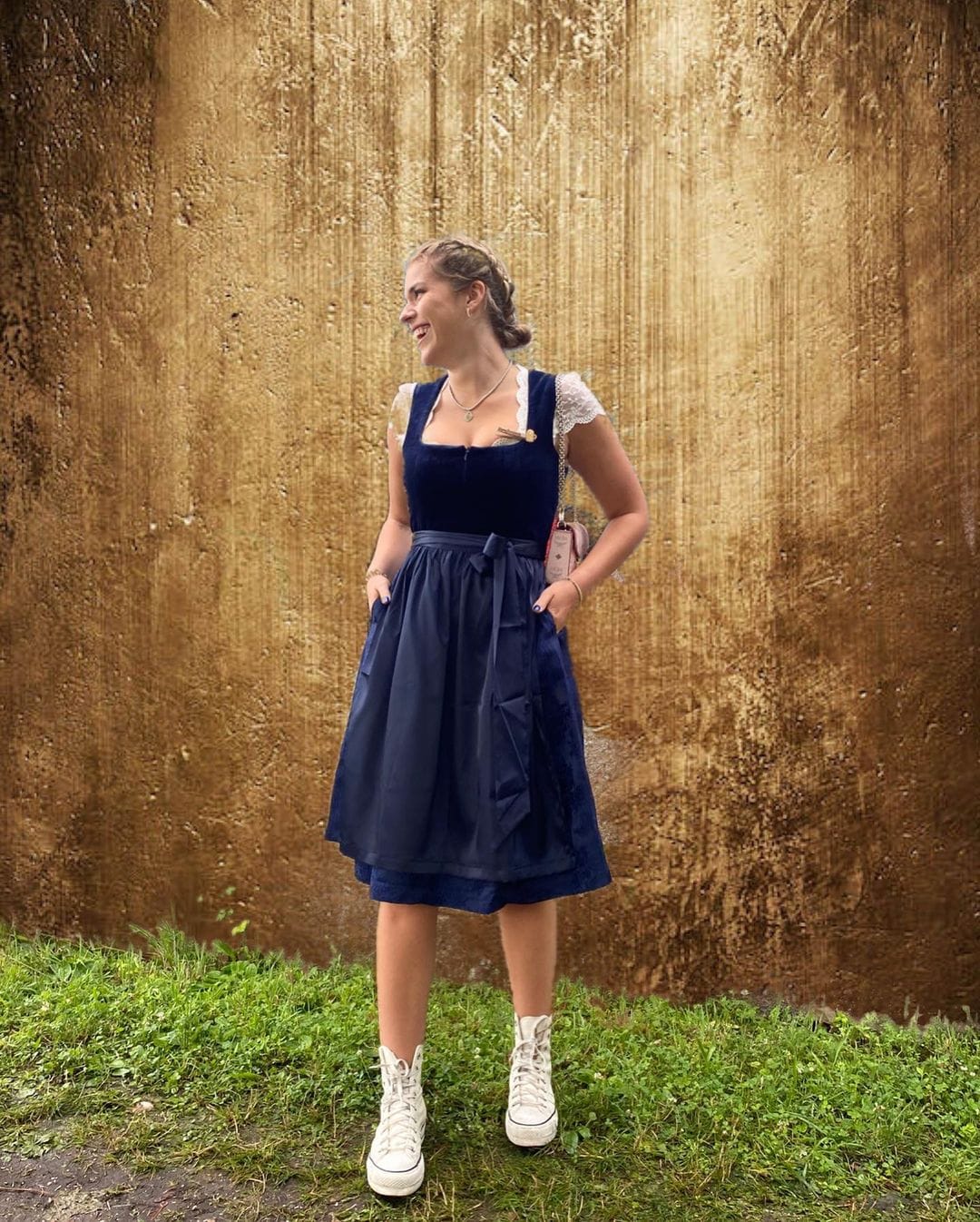Customer photo review of Damen Schwarz Gerader Ausschnitt Dirndl