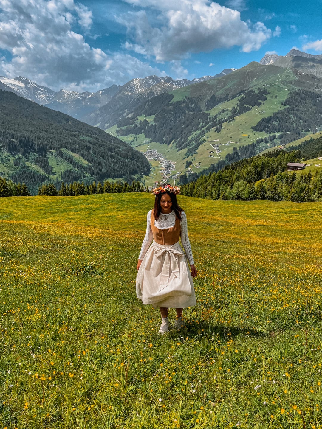 Customer photo review of Damen Schwarz Gerader Ausschnitt Dirndl