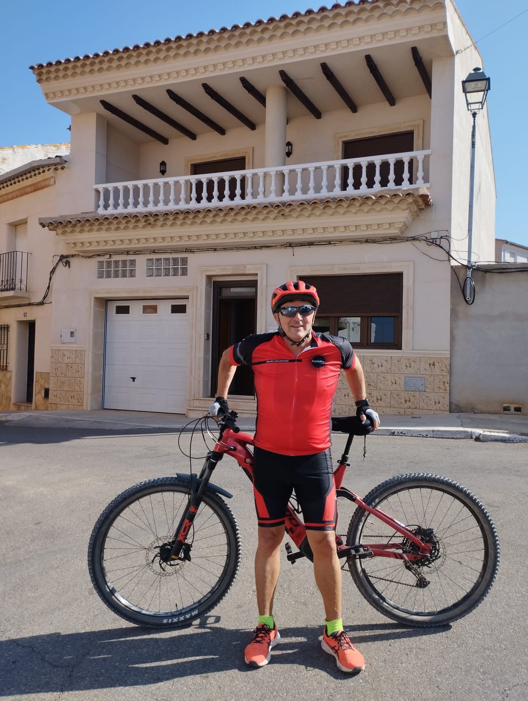 Customer photo review of MAILLOT DE CYCLISME ROUGE - EKLIPS