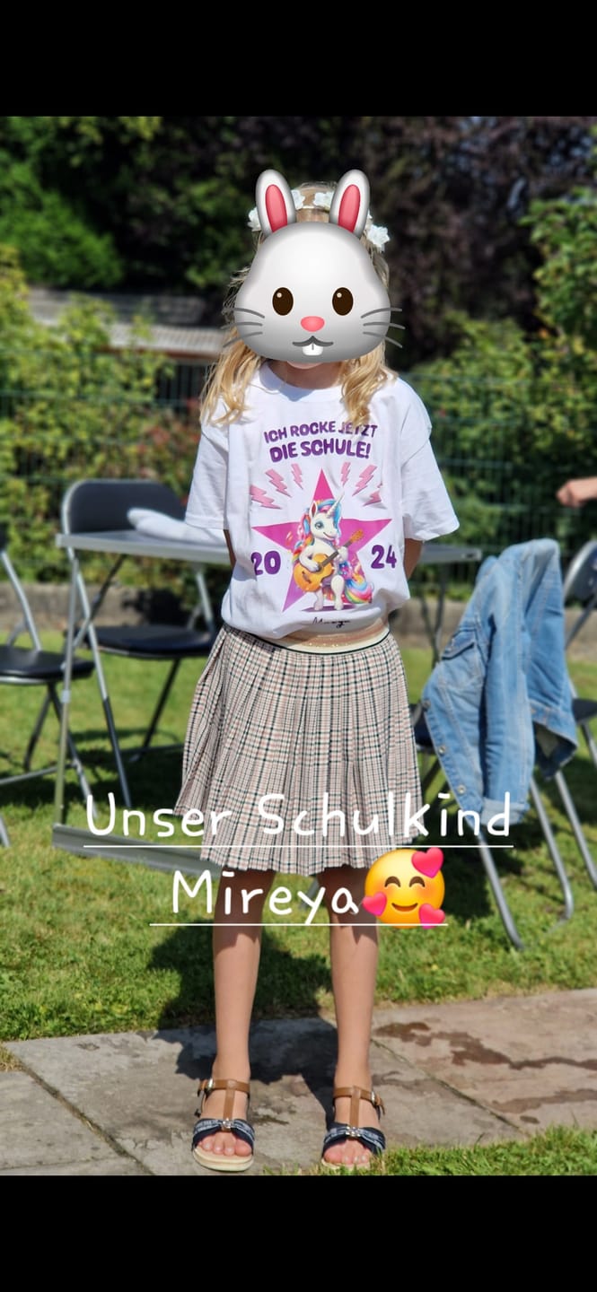 Customer photo review of Schule rocken - Personalisiertes Kinder T-Shirt
