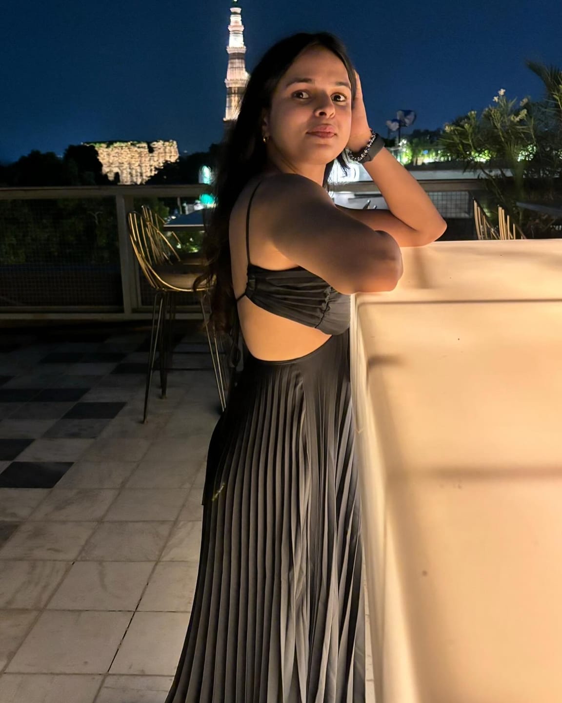 Customer photo review of Hay Luxe Pleated Flowy Maxi Dress