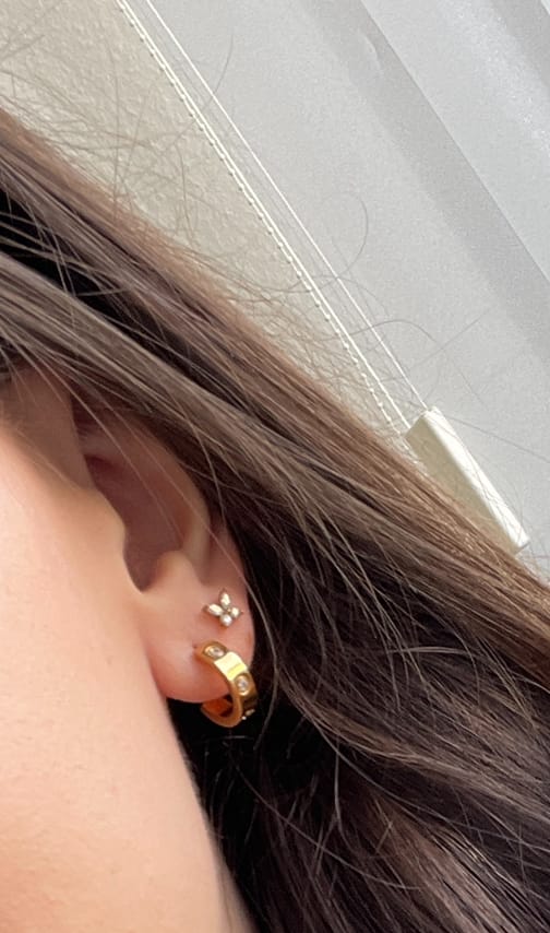 Customer photo review of Arianna Ohrstecker | 18K vergoldet