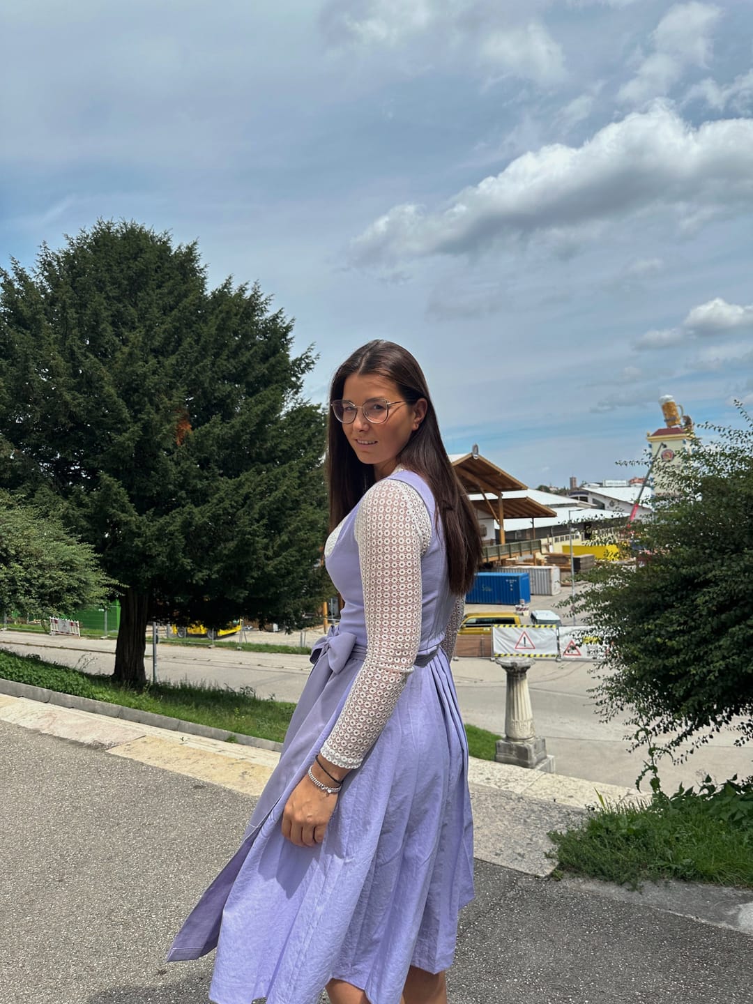 Customer photo review of Damen Schwarz Gerader Ausschnitt Dirndl