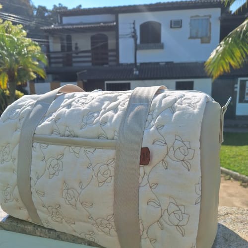 Customer photo review of TECIDO LINHO BORDADO ROSAS NUDE DUBLADO COM ESPUMA