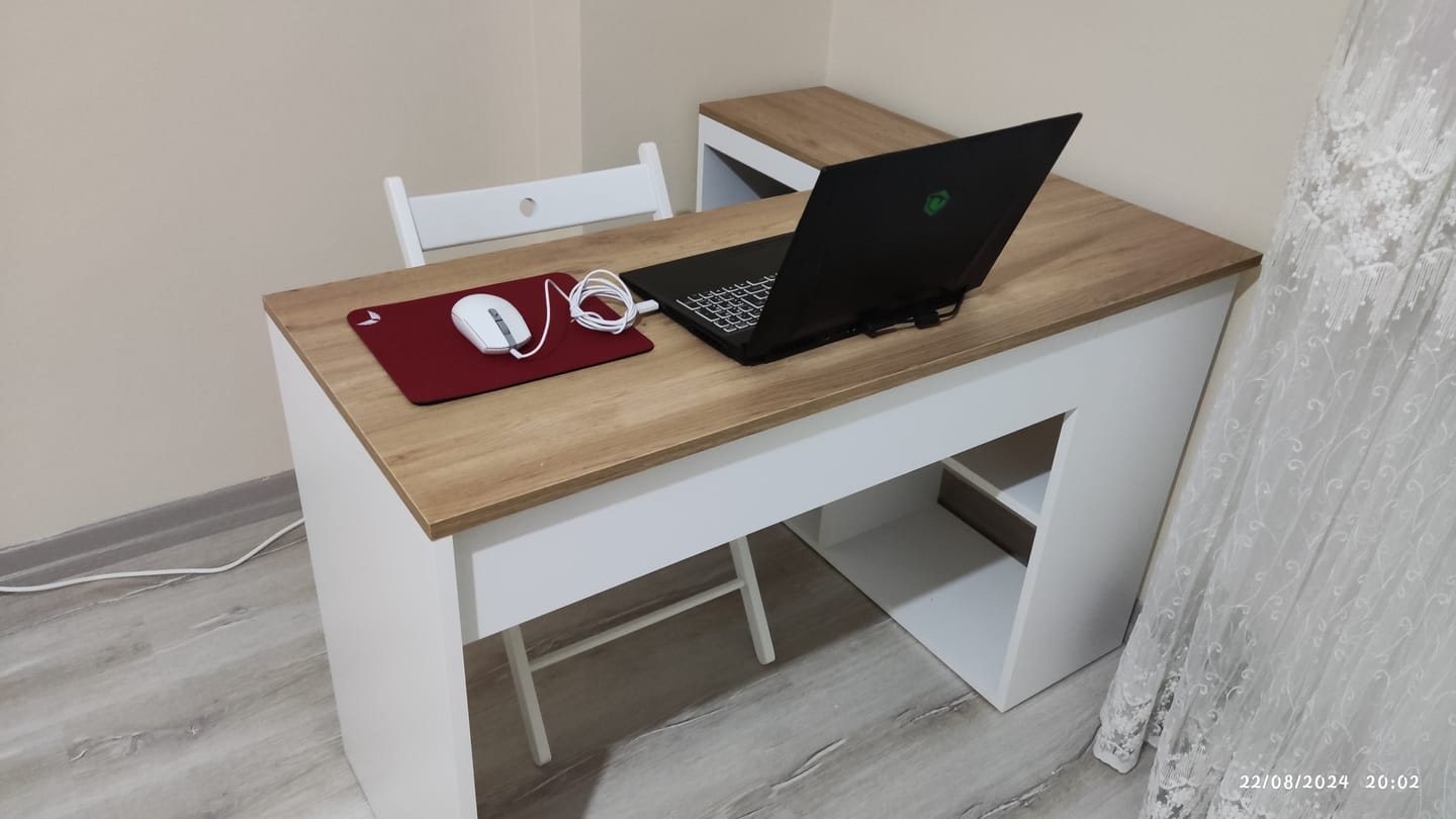 Customer photo review of Rani HA113 Çalışma Ofis Bilgisayar Masası 4 Raflı Köşeli Masa Beyaz - Sepet Ceviz 120 cm