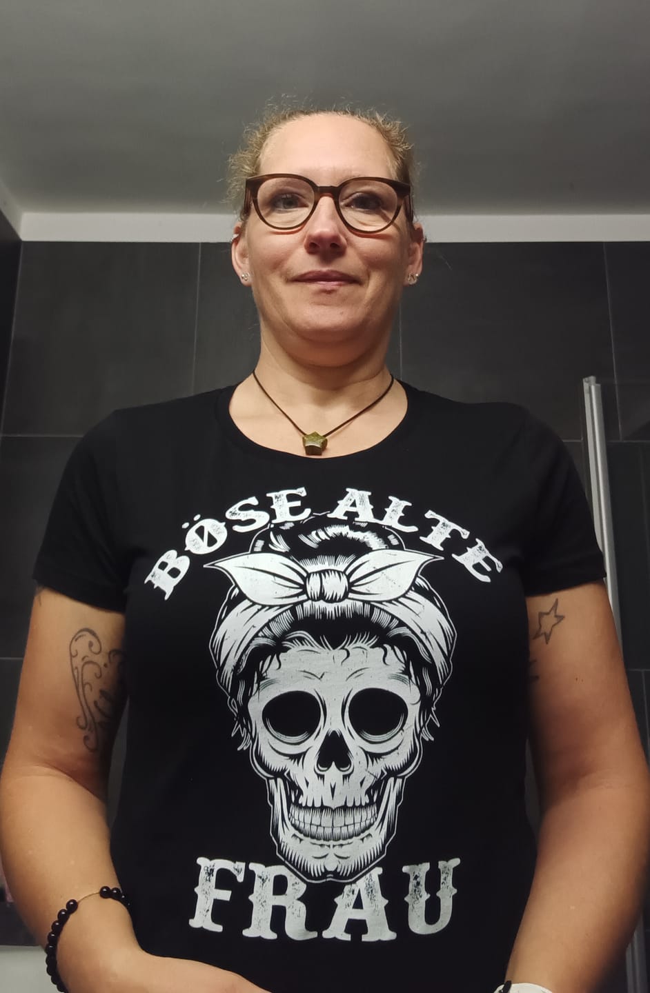 Customer photo review of Böse alte Frau - Damen T-Shirt
