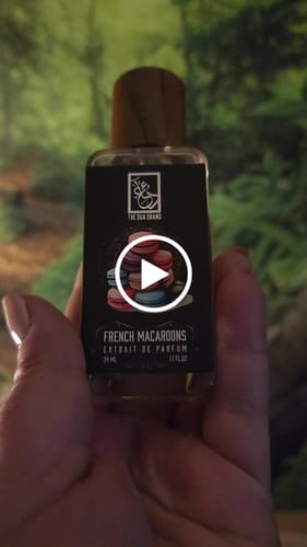 Customer video review of French Macaroons