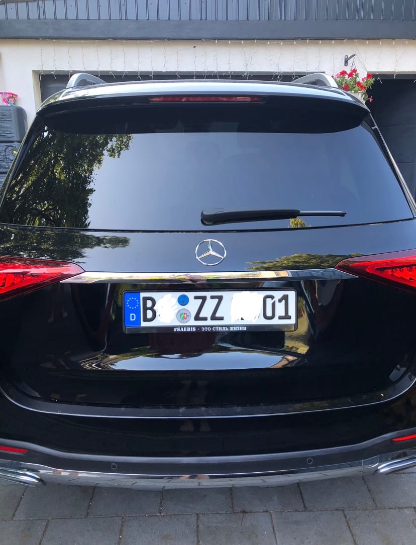 Customer photo review of SAEBIS® 2er SET Auto Kennzeichenhalter