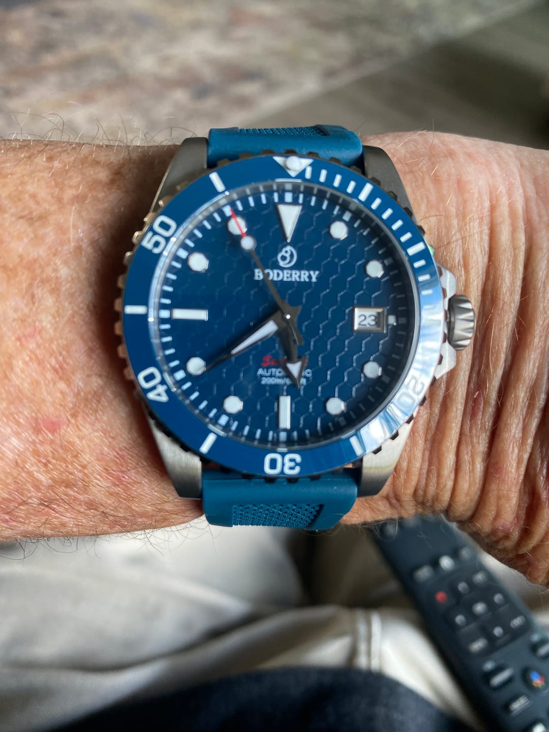Customer photo review of SEATURTLE.OCEAN(TITANIUM) - Automatic Titanium Diver Watch | Sea Blue