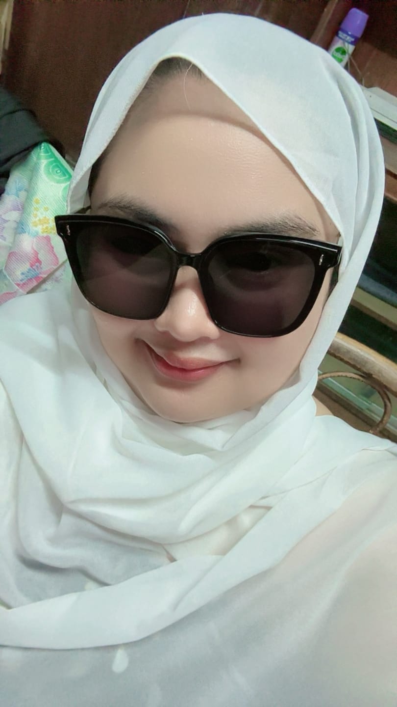 Customer photo review of Jei Square Framed Sunglasses