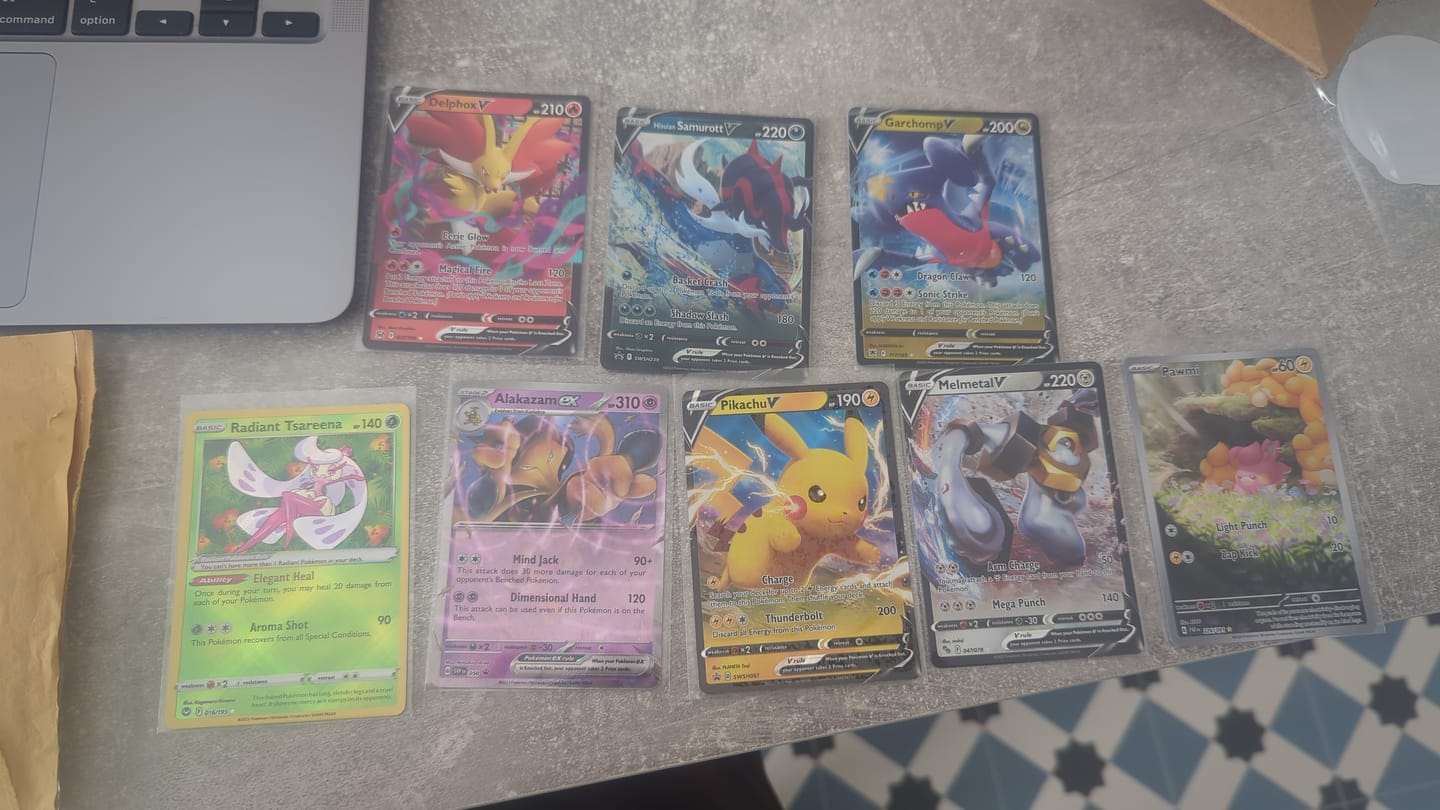 Customer photo review of Pokemon TCG - 5 random V cards and 3 mystery cards